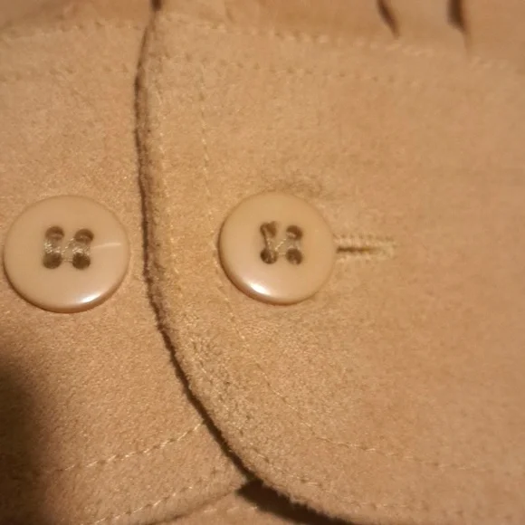 Soft Button-Up Shirt in Tan Classic vintage Classic with a comfortable loose fit - Picture 7 of 7